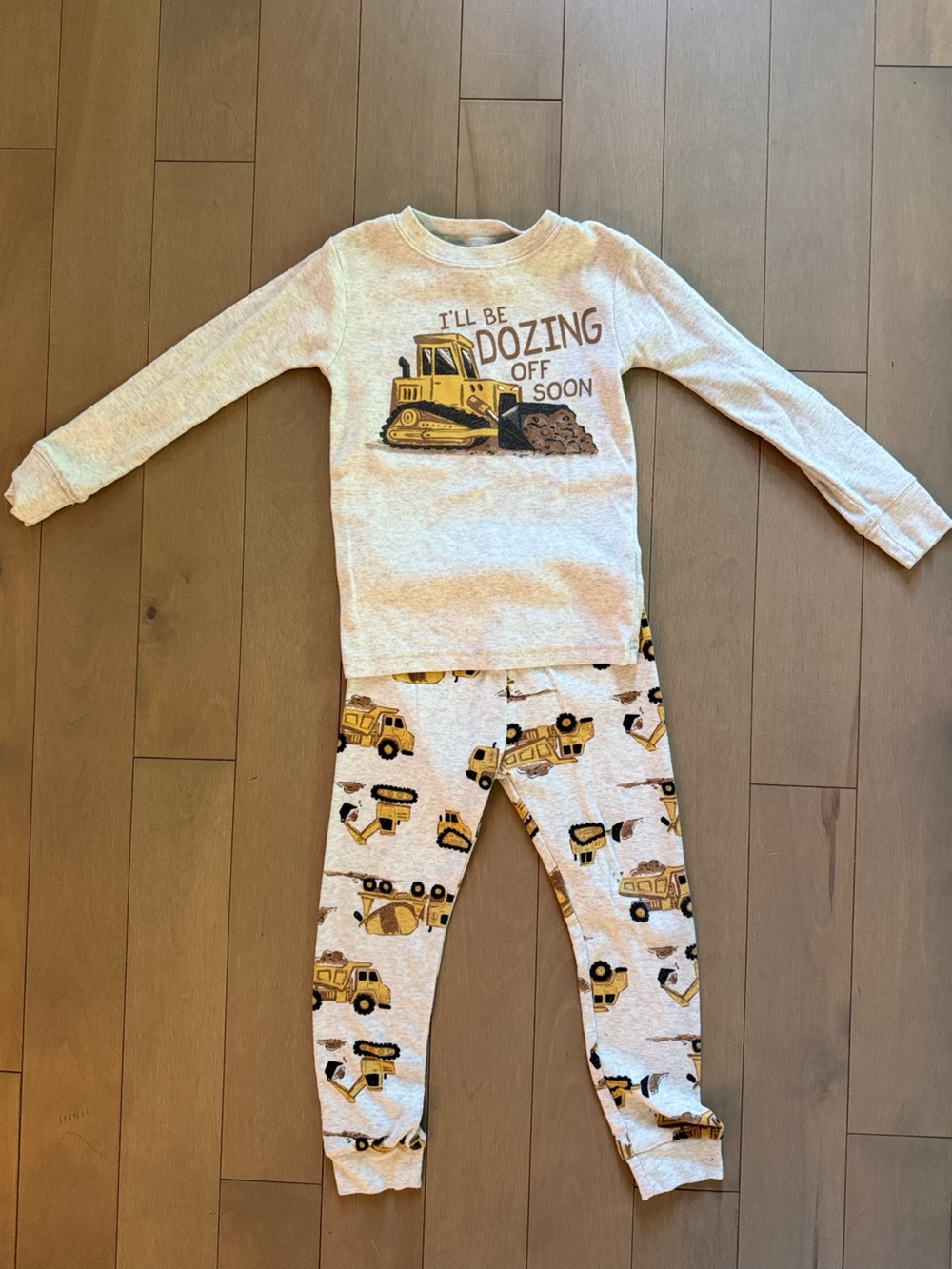 Pyjama 3T Carter's pour garçon (neuf) / 3T Carter's boys' pajamas (new)